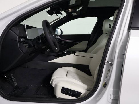 New 2026 BMW i5 eDrive40 w/ M Sport Package image 5