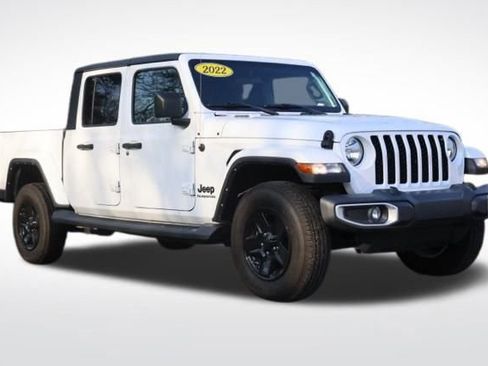 Used 2022 Jeep Gladiator Sport image 2