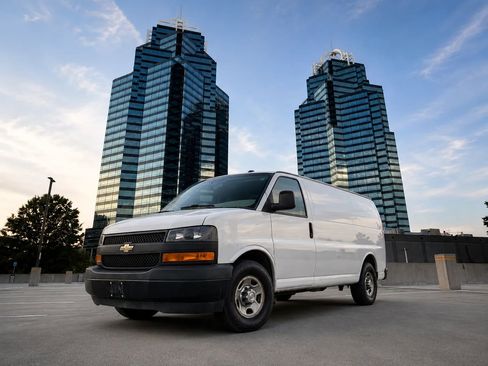 Used 2018 Chevrolet Express 2500 Extended w/ Driver Convenience Package RWD image 1
