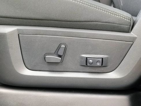 New 2026 RAM 3500 Big Horn AWD/4WD image 19