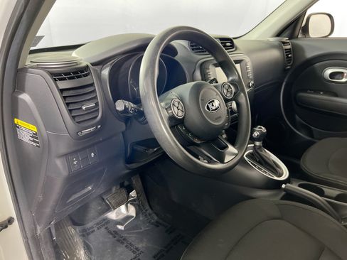 Used 2018 Kia Soul + FWD image 9