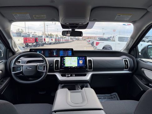 Used 2025 Ford Expedition Active image 38