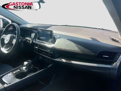 Used 2023 Nissan Rogue SV image 37