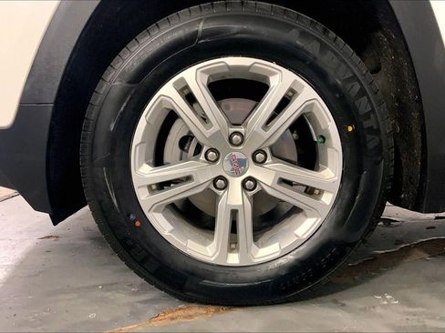 Used 2024 GMC Terrain SLE image 8