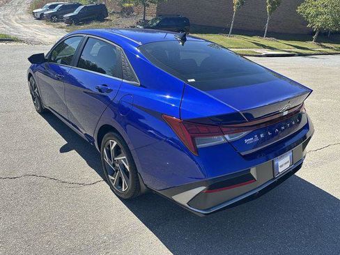 New 2025 Hyundai Elantra SEL image 3