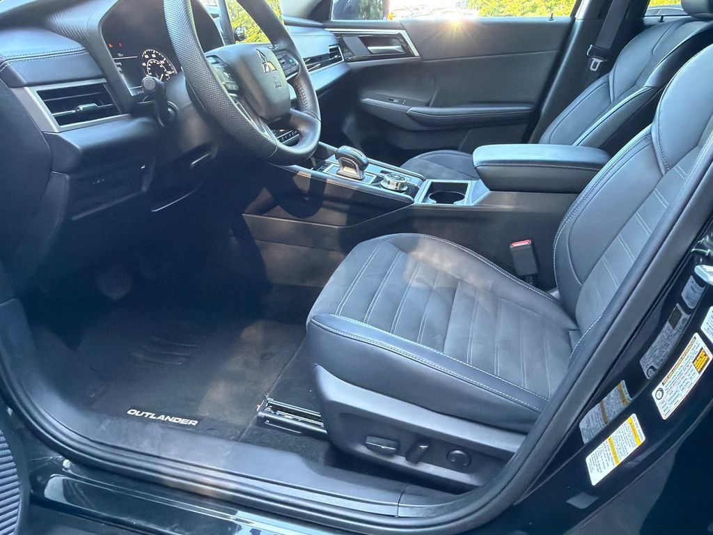 Used 2024 Mitsubishi Outlander SE AWD/4WD image 9