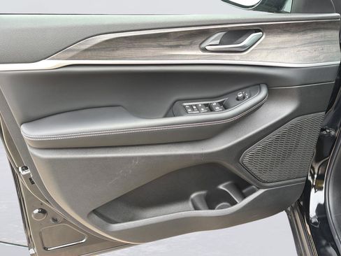 New 2026 Jeep Grand Cherokee Laredo image 23