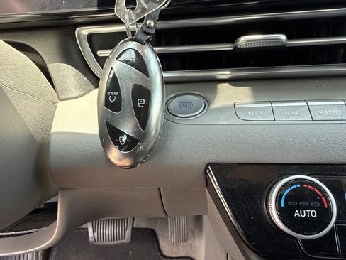 Used 2024 Hyundai Elantra SEL FWD image 37