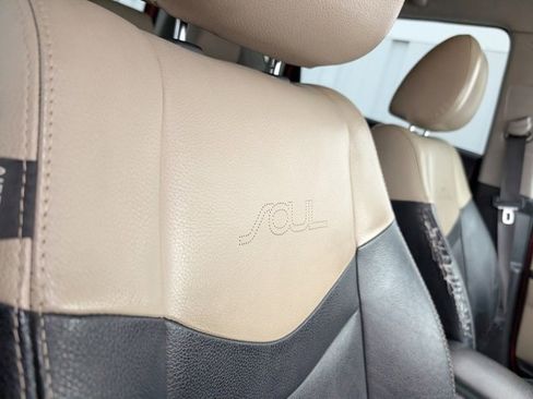 Used 2013 Kia Soul ! w/ Premium Pkg image 30