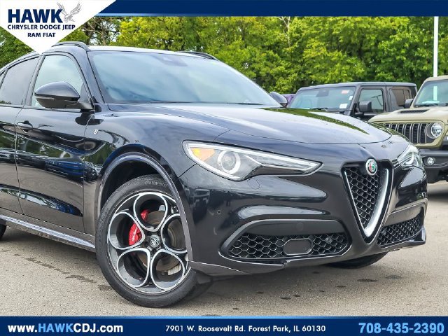 Used 2023 Alfa Romeo Stelvio Ti AWD/4WD image 2