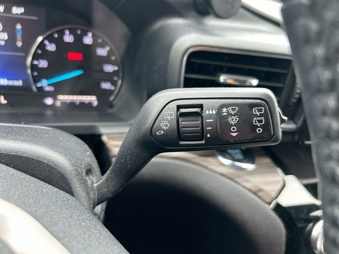 Used 2022 Ford Explorer Limited w/ Equipment Group 301A RWD image 19