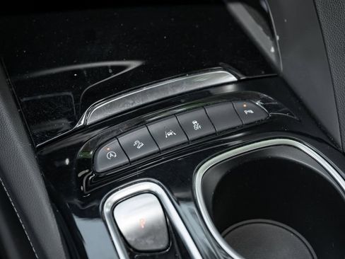 Used 2023 Buick Envision Essence image 32