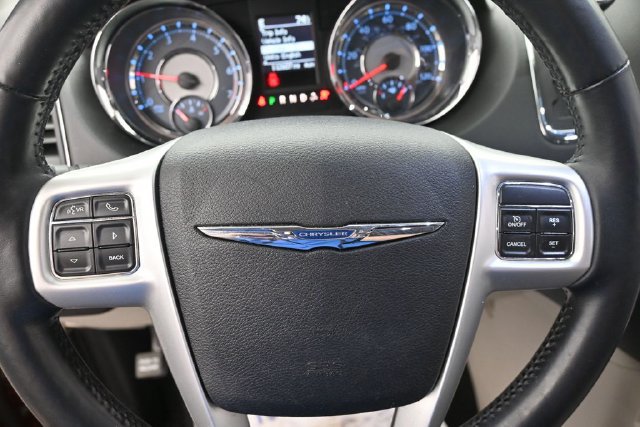 Used 2016 Chrysler Town & Country Touring w/ Driver Convenience Group FWD image 26