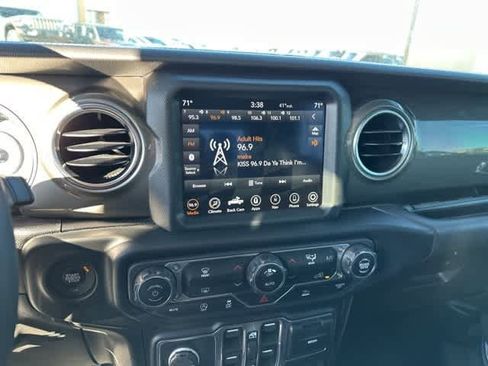 Used 2023 Jeep Gladiator Overland image 7
