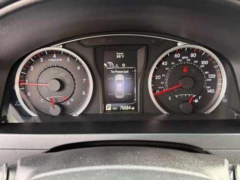 Used 2015 Toyota Camry LE image 18