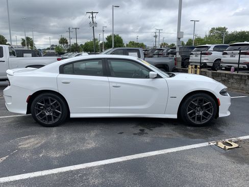 Used 2019 Dodge Charger R/T w/ Plus Group RWD image 10