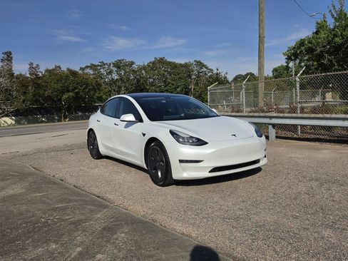 Used 2021 Tesla Model 3 Standard Range Plus RWD image 1