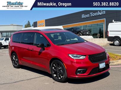 Used 2025 Chrysler Pacifica Limited