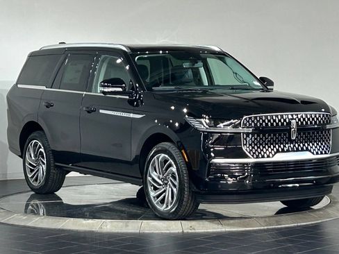 New 2026 Lincoln Navigator Reserve AWD/4WD image 2