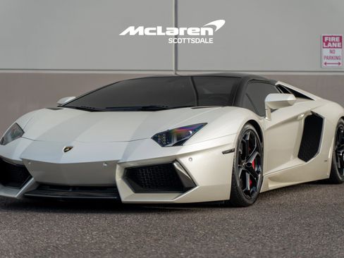Used 2015 Lamborghini Aventador LP 700-4 image 3