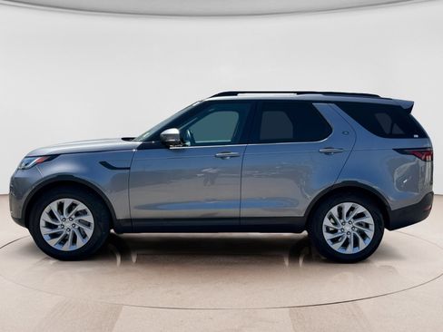 Used 2023 Land Rover Discovery S AWD/4WD image 2