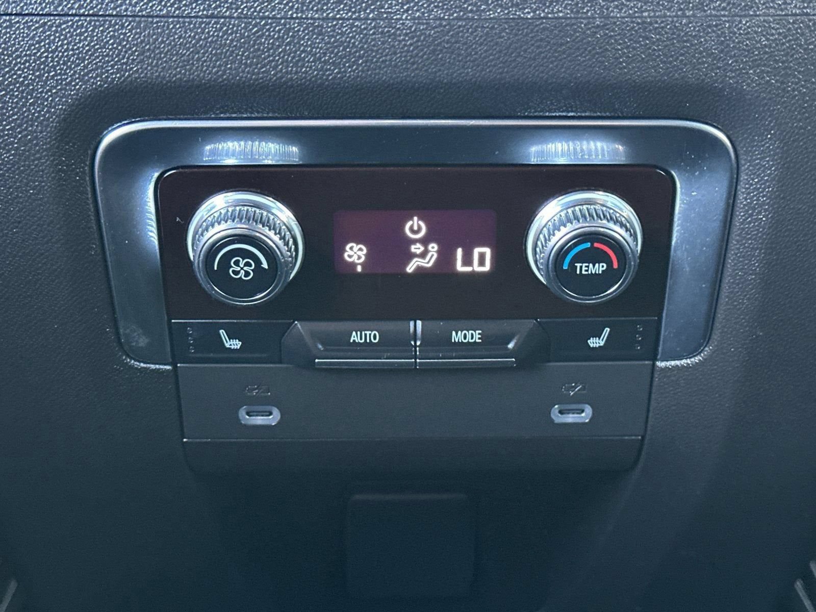 Used 2023 GMC Yukon XL Denali AWD/4WD image 13