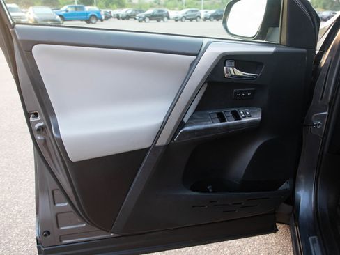 Used 2017 Toyota RAV4 Platinum FWD image 21