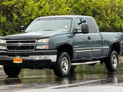 Used 2006 Chevrolet Silverado 2500 LT w/ Skid Plate Package image 8