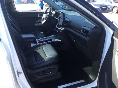 Used 2022 Ford Explorer Limited w/ Limited Technology Package image 7