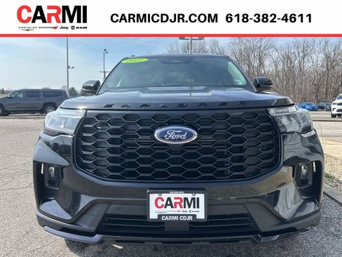 Used 2025 Ford Explorer ST-Line w/ ST-Line Street Pack image 2