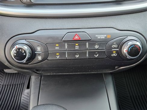 Used 2020 Kia Sorento L image 17