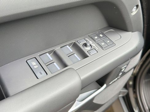 New 2026 Land Rover Defender 130 X-Dynamic SE image 20