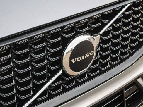 Used 2025 Volvo XC60 B5 Core w/ Protection Package Premier image 17