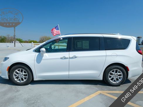 Used 2021 Chrysler Pacifica Touring-L FWD image 7
