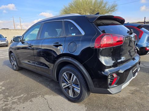 Certified 2020 Kia Niro LXS image 2