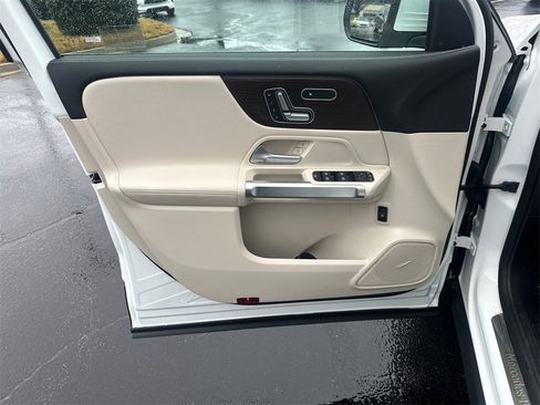 Certified 2025 Mercedes-Benz GLB 250 image 10