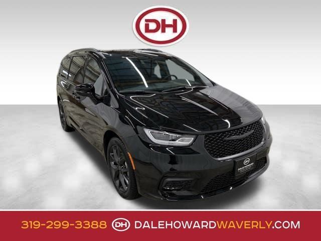 New 2026 Chrysler Pacifica Select w/ S Appearance Package FWD image 1