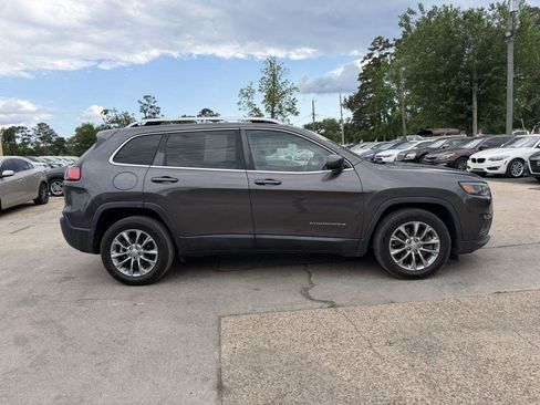 Used 2019 Jeep Cherokee Latitude Plus w/ Comfort/Convenience Group FWD image 4