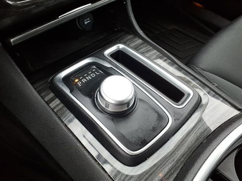 Certified 2018 Chrysler 300 Touring image 16