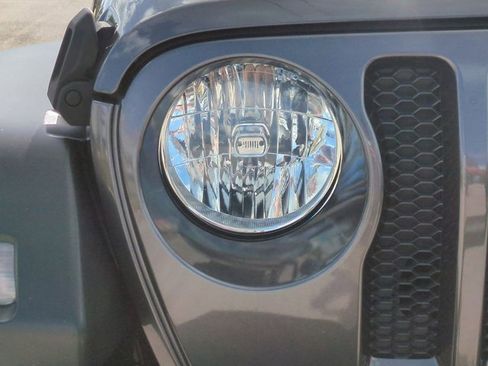 Used 2018 Jeep Wrangler Sport image 10