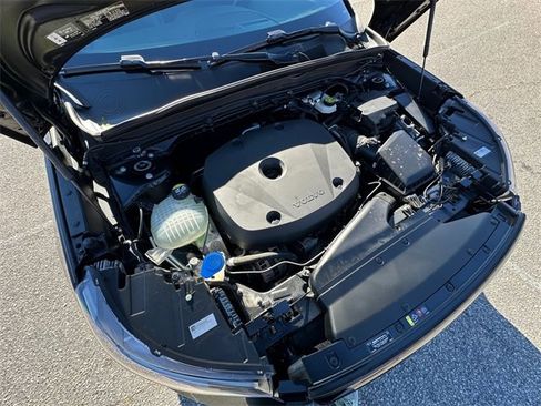 Used 2021 Volvo XC40 T5 R-Design w/ Climate Package image 32