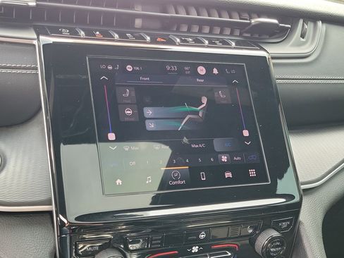 Used 2023 Jeep Grand Cherokee L Laredo image 26