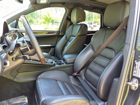Certified 2026 Porsche Macan AWD/4WD image 5