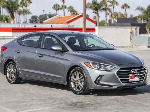 Used 2018 Hyundai Elantra Value Edition FWD image 4