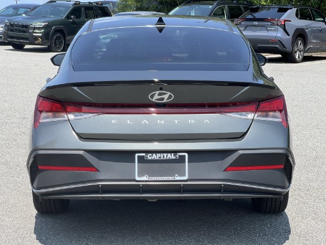 Certified 2025 Hyundai Elantra Sport FWD image 12