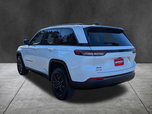 New 2026 Jeep Grand Cherokee Laredo image 6