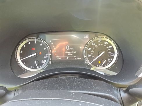 Used 2021 Toyota Highlander XLE AWD/4WD image 22
