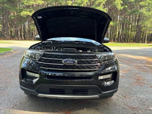 Used 2022 Ford Explorer XLT w/ Equipment Group 202A RWD image 19
