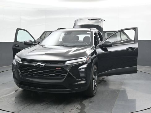 Used 2025 Chevrolet Trax RS w/ Sunroof Package FWD image 47