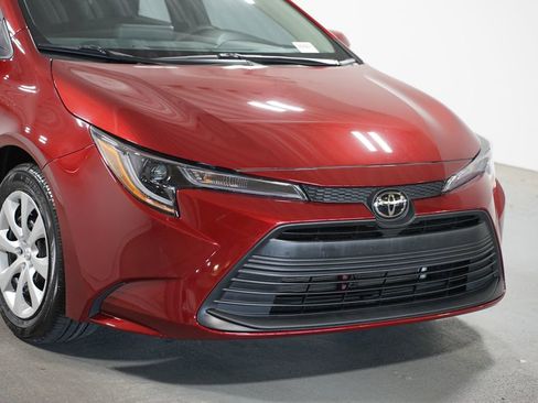 Used 2025 Toyota Corolla LE image 4